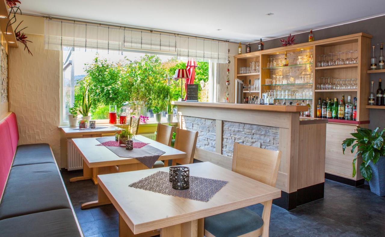 Hotel-Restaurant-Weingut Kapellenhof クロッテン エクステリア 写真